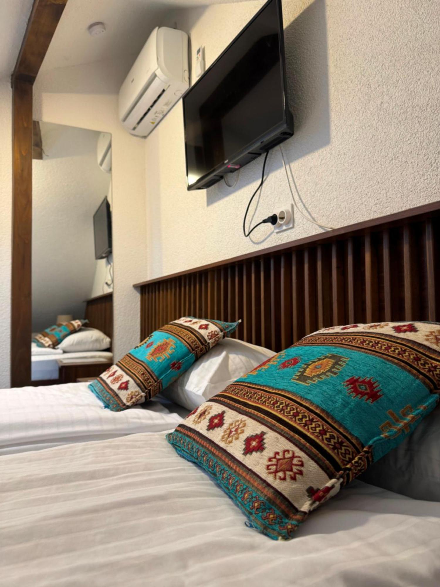 Apartments Han Alifakovac-SJJ Esterno foto